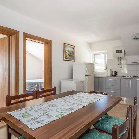 Razmenka 브리스트